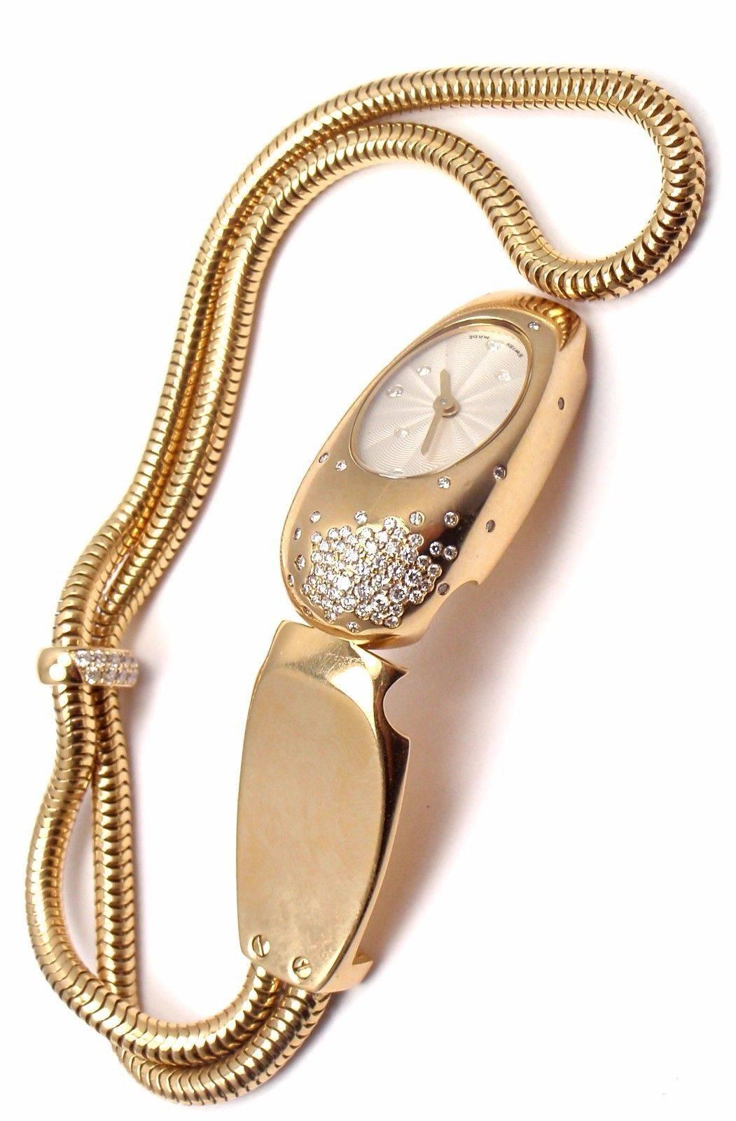 Van Cleef & Arpels Ladies Yellow Gold Diamond Cadenas Serti Quartz Wristwatch In New Condition In Holland, PA