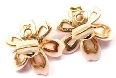 Van Cleef & Arpels Boucles d'oreilles en or jaune Rose de Noel Diamond Angel Skin Coral