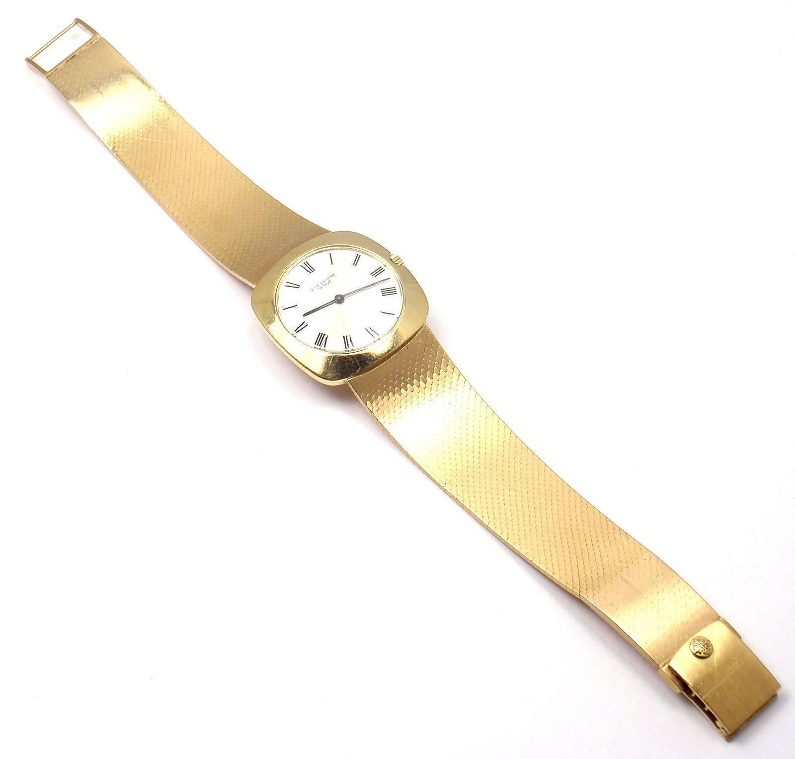 Patek Philippe 18k yellow gold manual wind wristwatch with white color dial. Ref. 3543. 
This watch has a solid 18k yellow gold case, and bracelet and it is in mint condition. 

Details: 
Movement: Manual Winding
Case Size: 31mm x 31mm
Weight: