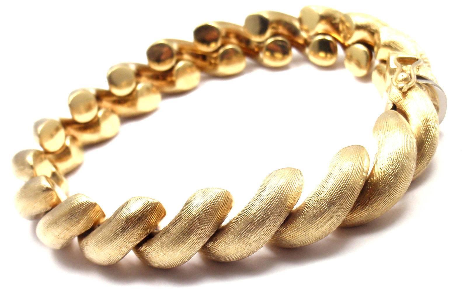 18k Yellow Gold Estate San Marco Macaroni Link Chain Bracelet.

Details: 
Length: 7 1/4"
Width: 11mm
Weight: 42.5 grams
Stamped Hallmarks: 750 Star

*Free Shipping within the United States* 
YOUR PRICE: $3,000
T1317mete