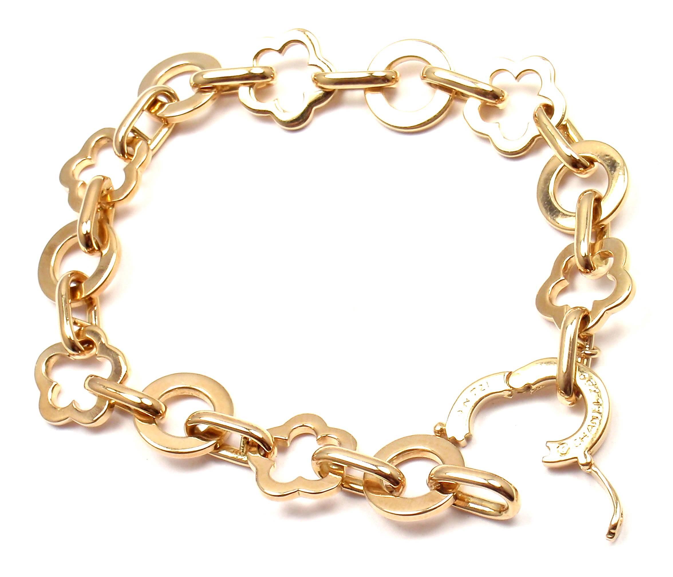Chanel Yellow Gold Camelia Link Bracelet 

Details: 
Length: 7"
Weight: 24.4 grams
Width: 10mm
Stamped Hallmarks: Chanel 750 9N721
*Free Shipping within the United States*

YOUR PRICE: $3,450

T1418mned