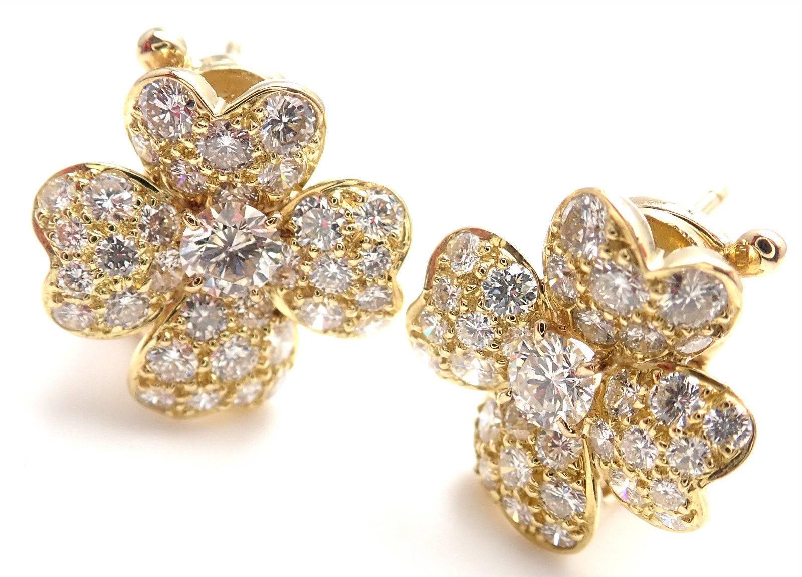 18k Yellow Gold Cosmos Diamond Flower Earrings by Van Cleef & Arpels. 
With 84 round brilliant cut diamonds VVS1 clarity, E color total weight approx. 2.2ct
These earrings come with service paper from VCA store in Japan and a VCA box.
***These