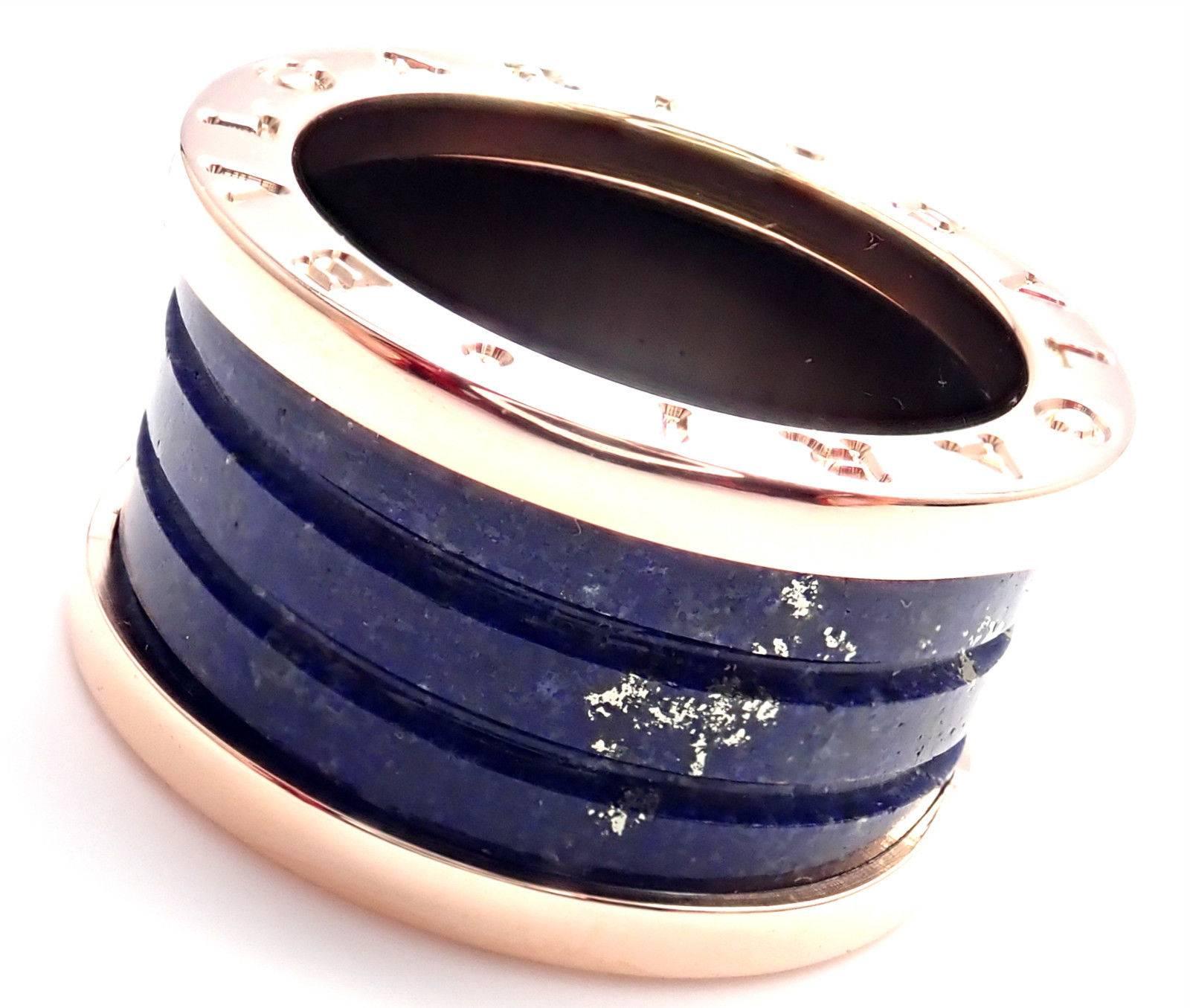 18k Rose Gold Lapis Lazuli B-Zero Band Ring von Bulgari. 
Dieser Ring kommt mit original Bulgari-Box. 
Einzelheiten: 
Ringgröße: Europäisch 52:: US 6
Gewicht:  7.1 Gramm
Breite: 12mm
Gestempelte Punzierungen: Bvlgari 750 52 CCHLW2 Made in