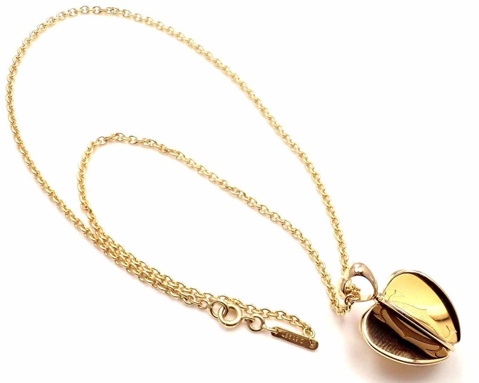 Cartier Double C Apple Heart Yellow Gold Pendant Chain Necklace In New Condition In Holland, PA