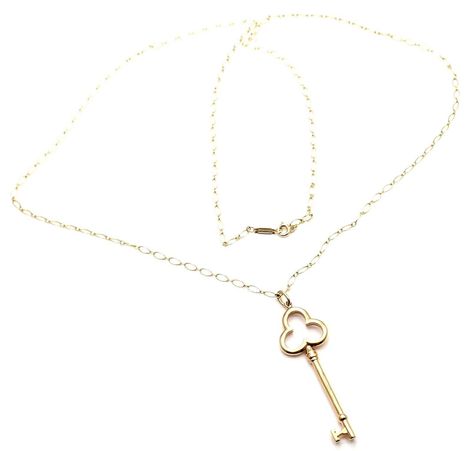 Tiffany & Co. Trefoil Key Pendant Oval Link Yellow Gold Chain Necklace 2