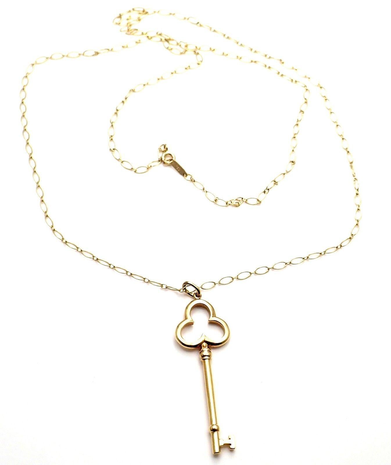 18k Yellow Gold Trefoil Key Pendant And 30