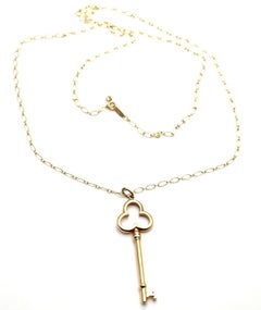 Tiffany & Co. Trefoil Key Pendant Oval Link Yellow Gold Chain Necklace