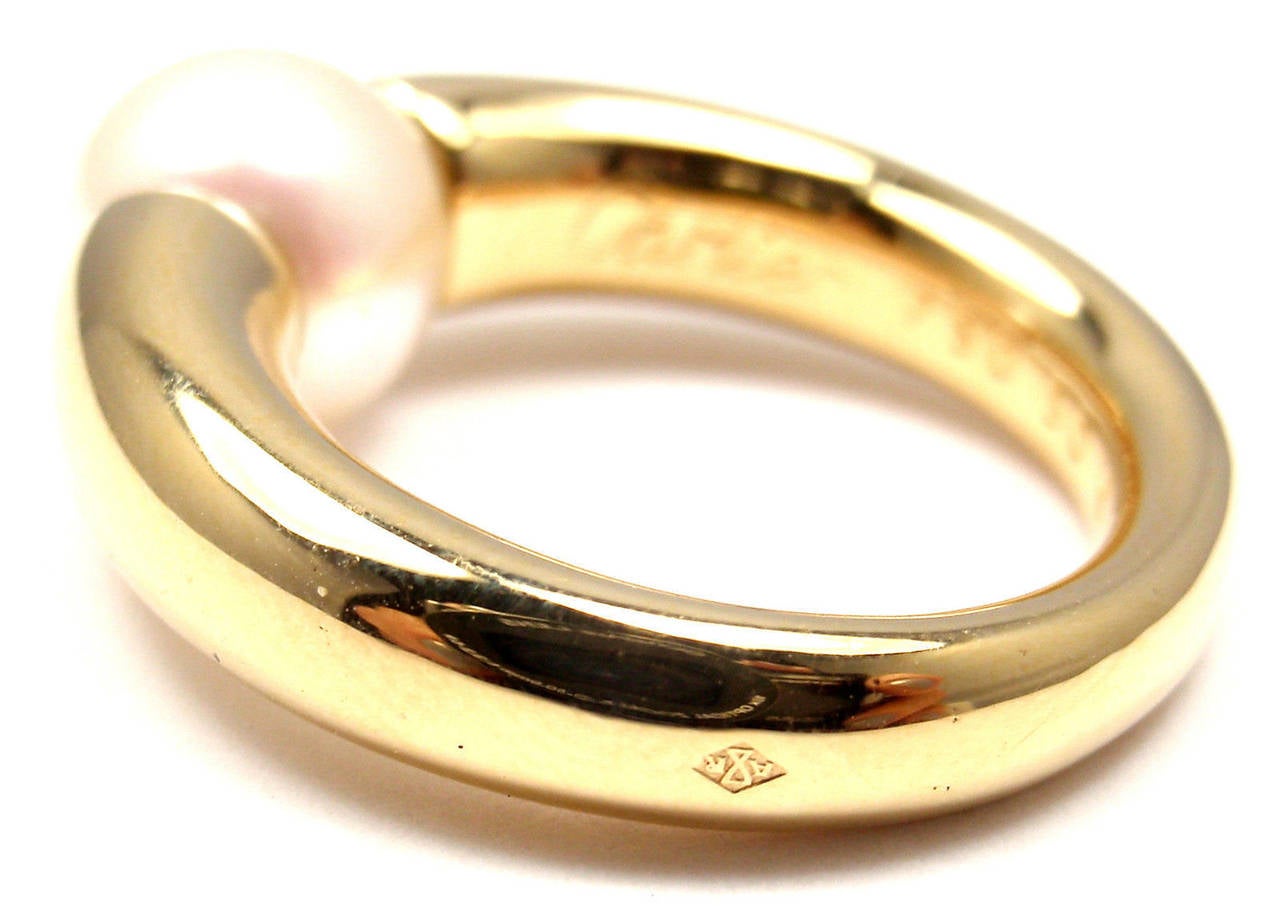 18k Yellow Gold 8.5mm Cultured Pearl Ring by Cartier. From 1994.
This ring comes with an original Cartier box.

Details:
Ring Size: European 50, US 5 1/4
Width: 8.5mm
Weight: 11 grams
Stamped Hallmarks: 750 Cartier 50 1994 D92587
*Free