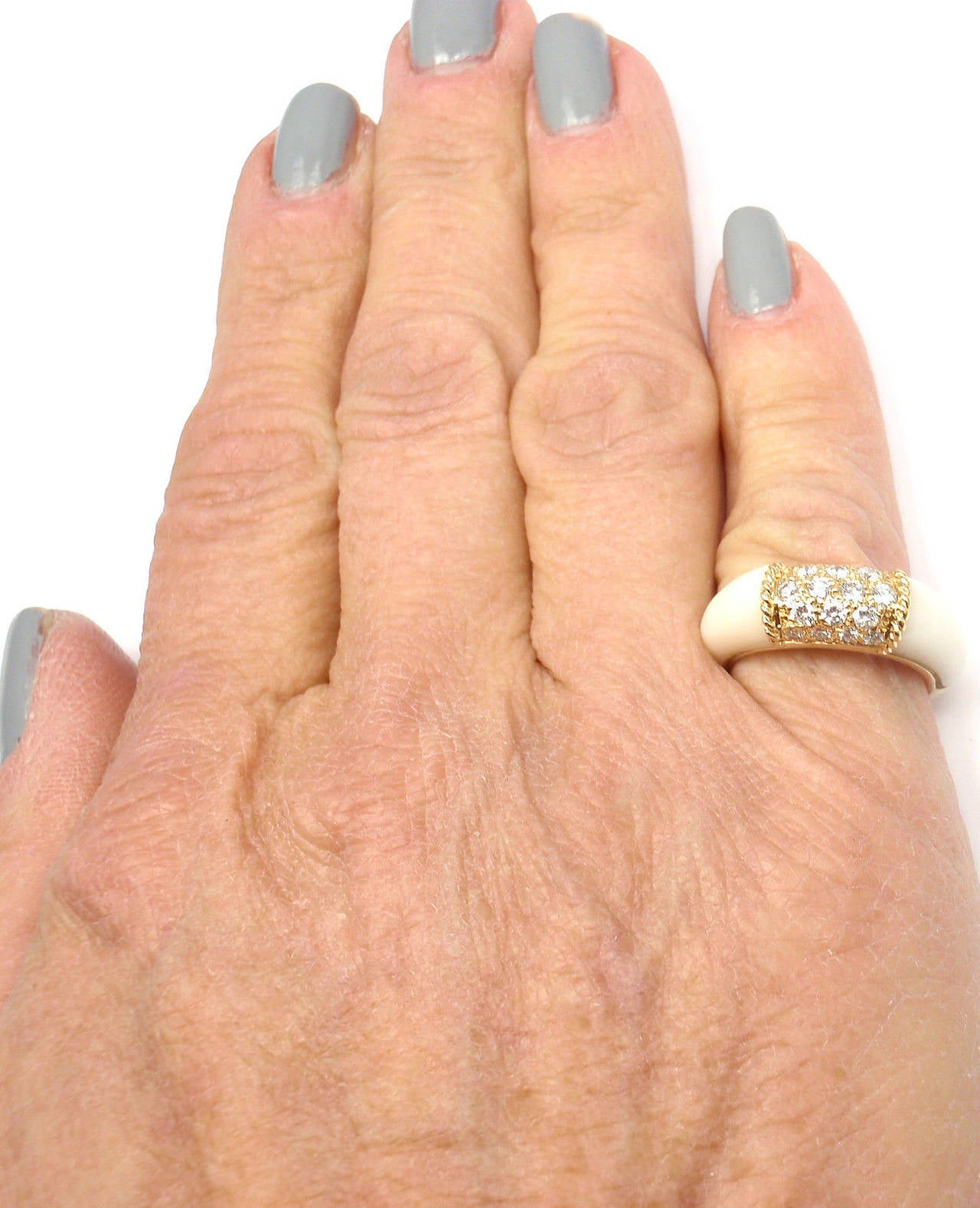 Van Cleef & Arpels White Agate Diamond Gold Ring 4