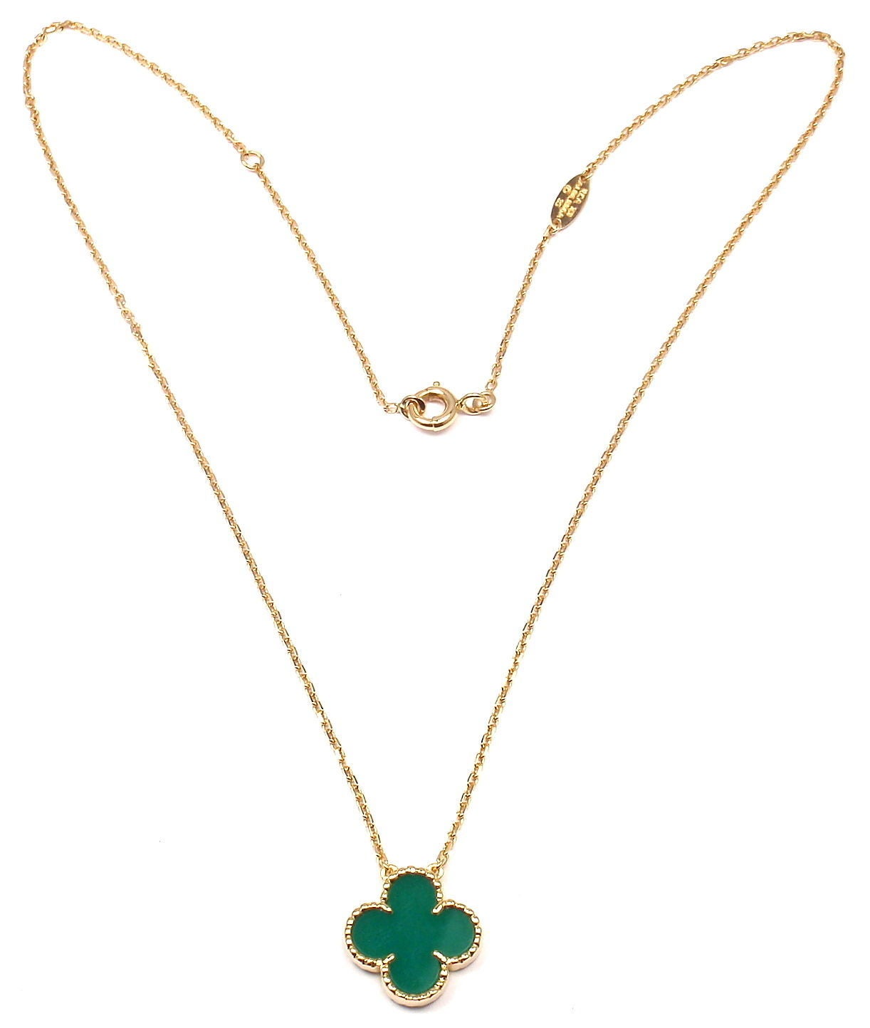 18k Yellow Gold Vintage Alhambra Green Agate Necklace by Van Cleef & Arpels. 
With 1 green agate stone: 15mm. 
This necklace comes with Van Cleef & Arpels paper.

Details: 
Length: 16