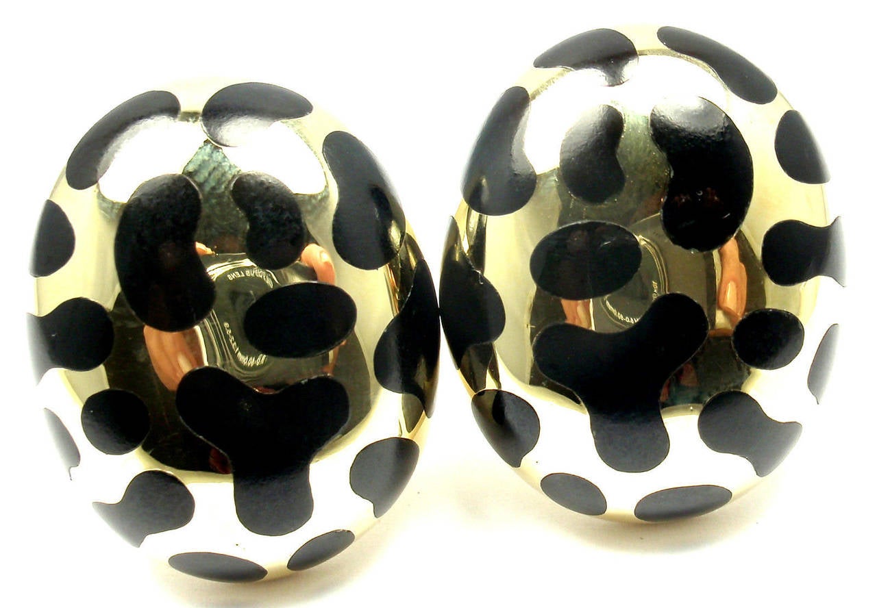 18k Yellow Gold Black Jade Large Earrings by Angela Cummings.
With Black Jade Inlay.
Details:
Weight: 22 grams
Measurements: 28mm x 22mm
Stamped Hallmarks: Angela Cummings 750

These earrings are for pierced ears.

*Free Shipping within the