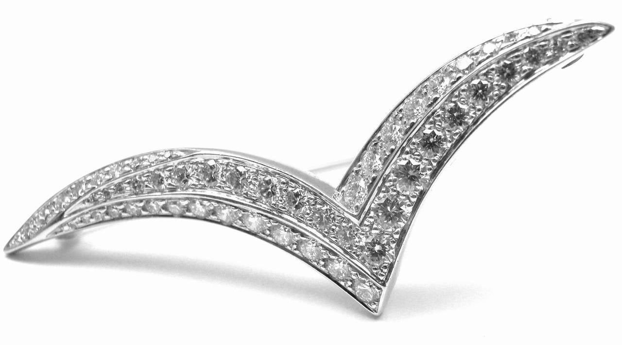 Platinum Diamond Set of 2 Seagull Brooch Pins by Tiffany & Co. 
With round brilliant cut diamonds, VVS1 clarity, E color. 
Total Diamond Weight: 2.75ct. 

Details: 
Measurements:
Large Brooch: 2