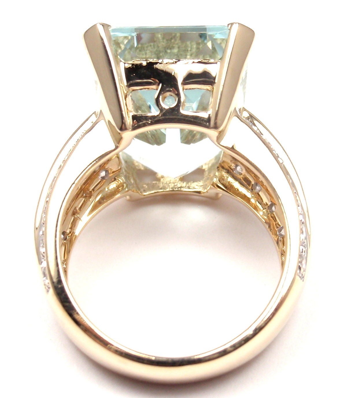 Large Aquamarine Diamond Gold Cocktail Ring In New Condition In Holland, PA
