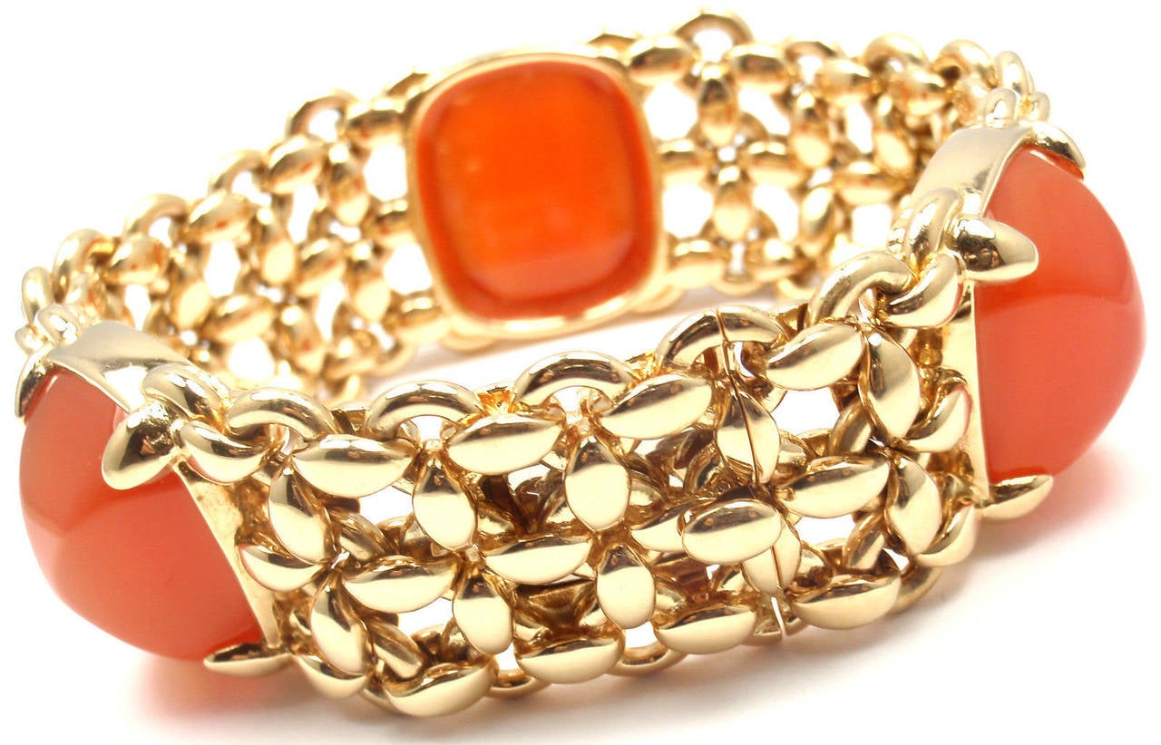 18k Yellow Gold Carnelian Wide Link Bracelet by Hermes.
With 3 Large Carnelians 20mm x 12mm each
This bracelet comes with original Hermes box.
Details:
Length: 7