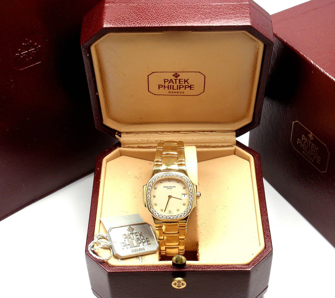 Patek Philippe Lady's Yellow Gold Diamond Nautilus Quartz Wristwatch Ref 4700 1