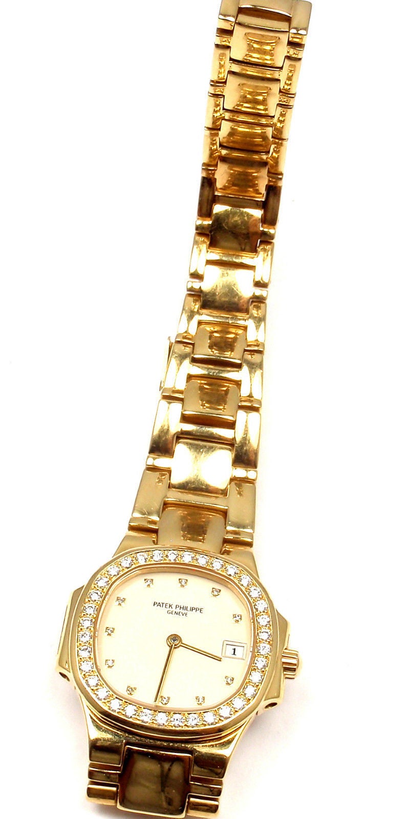 Patek Philippe Lady's Yellow Gold Diamond Nautilus Quartz Wristwatch Ref 4700 In New Condition In Holland, PA