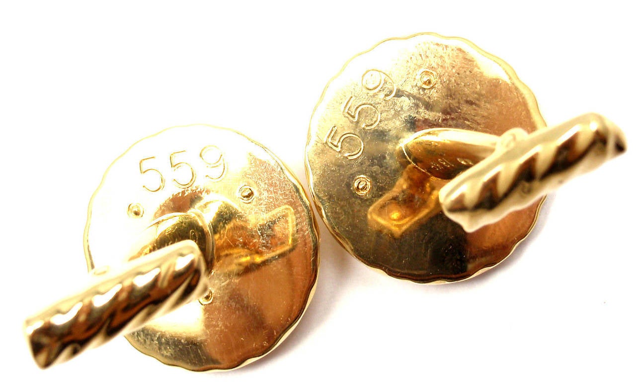 Van Cleef & Arpels Panther Gold Cufflinks In New Condition In Holland, PA