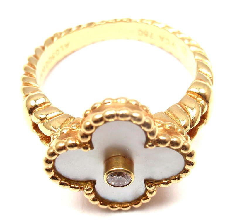 Van Cleef VCA Vintage Alhambra Yellow Gold Diamond MOP Ring In Excellent Condition In Holland, PA
