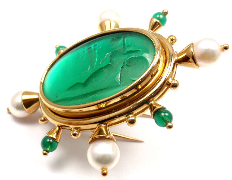 18k Yellow Gold Venetian Glass Intaglio Pearl Emerald Pin Brooch by Elizabeth Locke. 
With Large oblong shaped venetian green glass intaglio of a lady
                          4 cultured pearls 7mm each
                          4 emerald beads