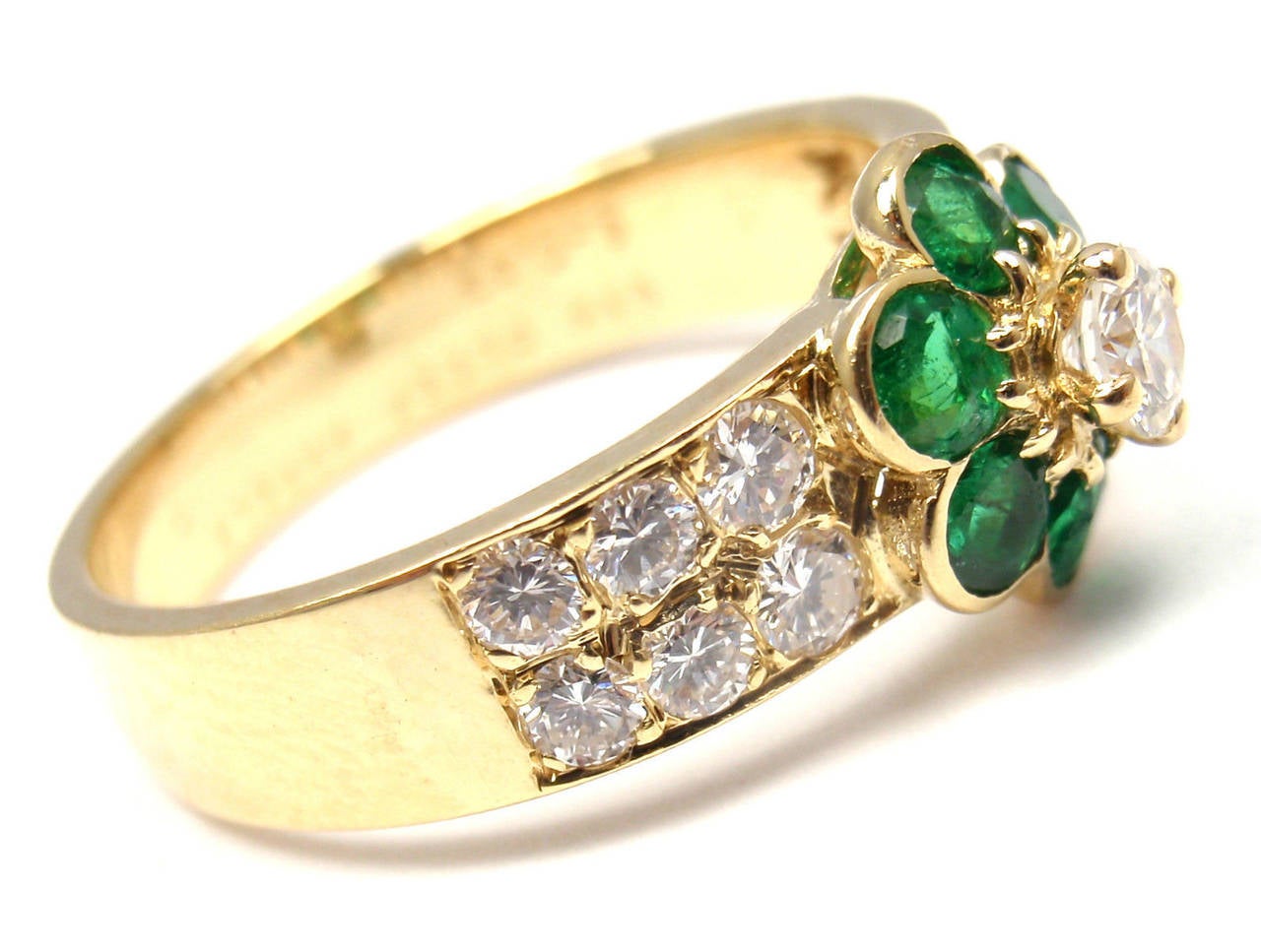 Van Cleef & Arpels Emerald Diamond Gold Fleurette Flower Ring In New Condition In Holland, PA