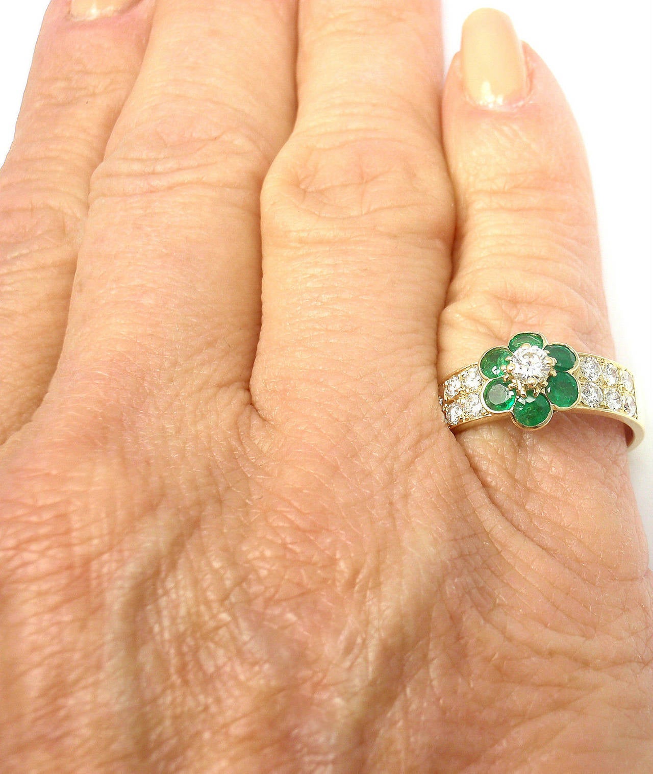 Van Cleef & Arpels Emerald Diamond Gold Fleurette Flower Ring 3