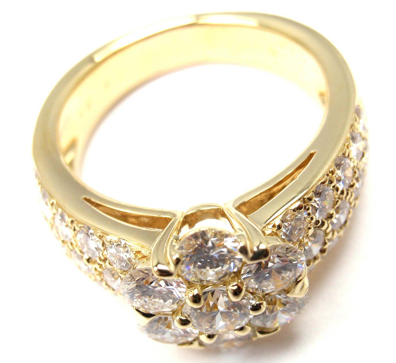 Van Cleef & Arpels Large Fleurette Flower Diamond Gold Cocktail Ring 2
