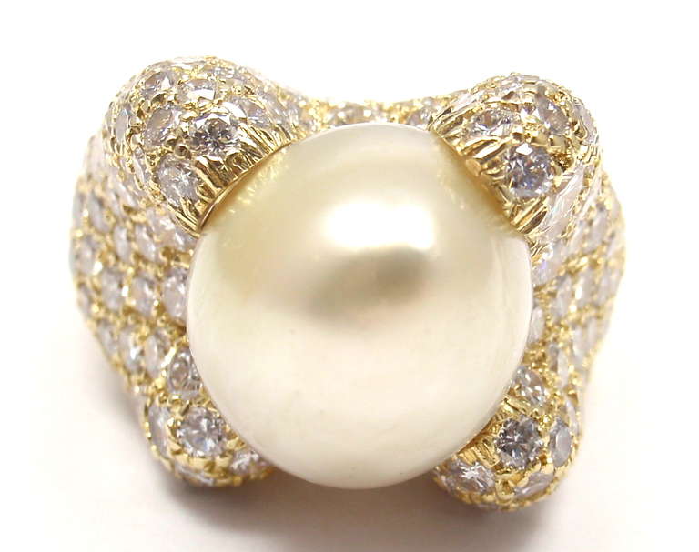 18K Yellow Gold Diamond & South Sea Pearl Ring by Henry Dunay. 
With Over 200 round brilliant cut diamonds VS1 clarity, G color total weight approx. 6ct
1 South Sea Pearl 16mm x 13mm

Details: 
Size: 9.5
Width: 18mm
Weight: 18.4