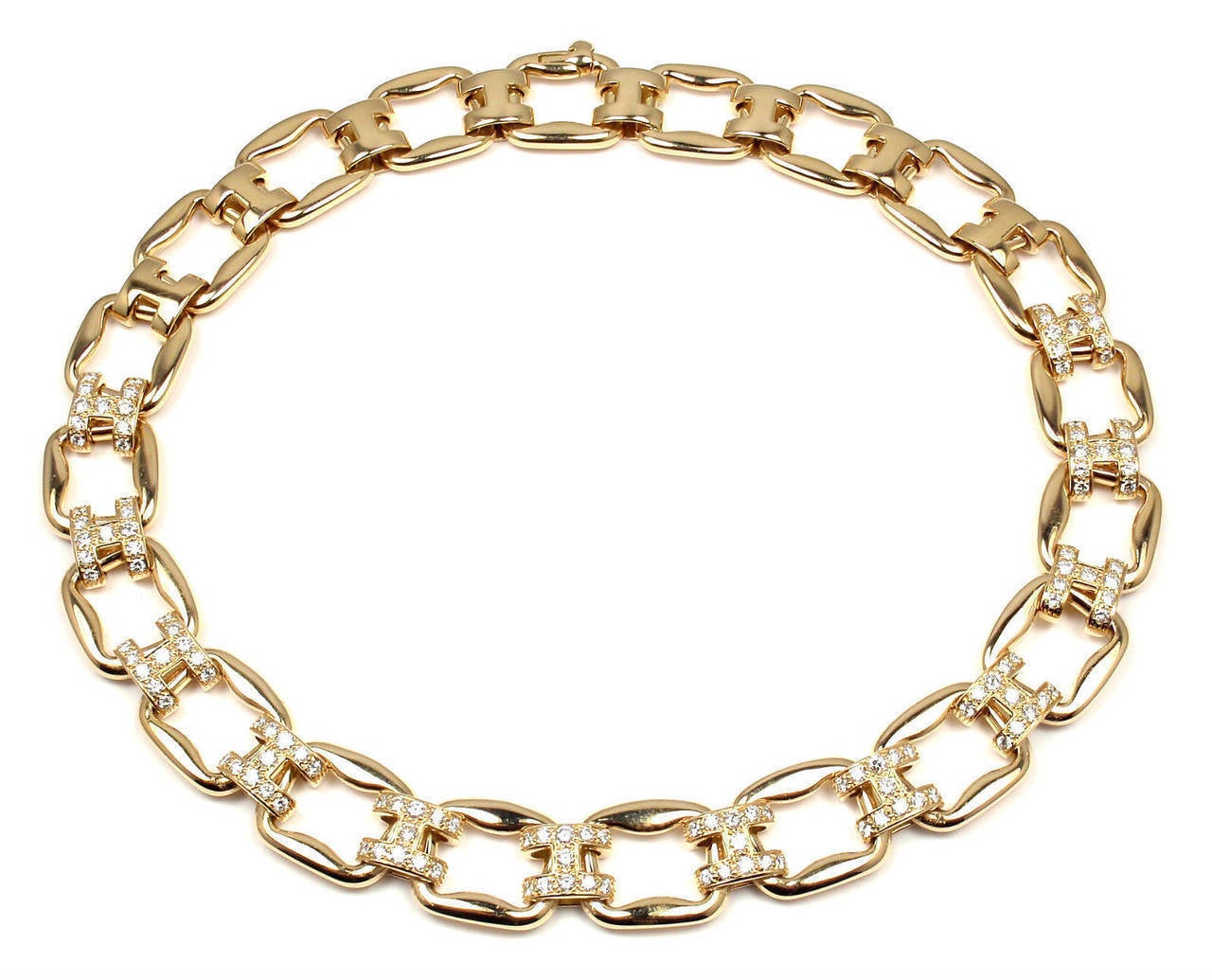 18k Yellow Gold Diamond H Large Link Necklace by Hermes.
With 132 Round Brilliant Cut Diamonds
Total Diamond Weight: Approx: 4.35ct VVS1 clarity E color

Details:
Length: 16