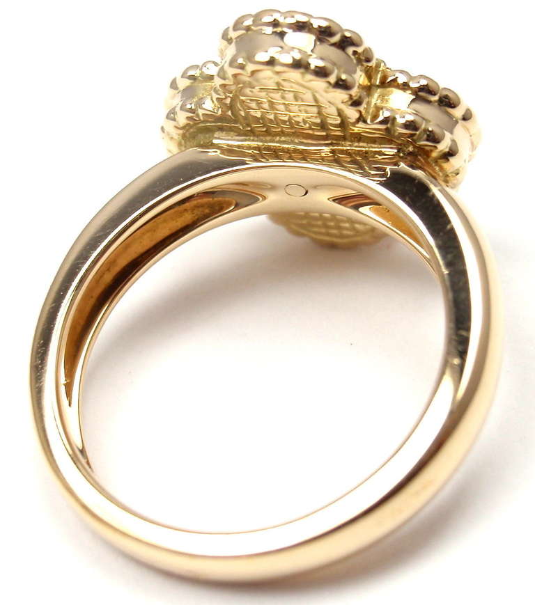 Van Cleef & Arpels Alhambra Schwarzer Onyx Diamant Gelbgold Ring im Zustand „Neu“ in Southampton, PA