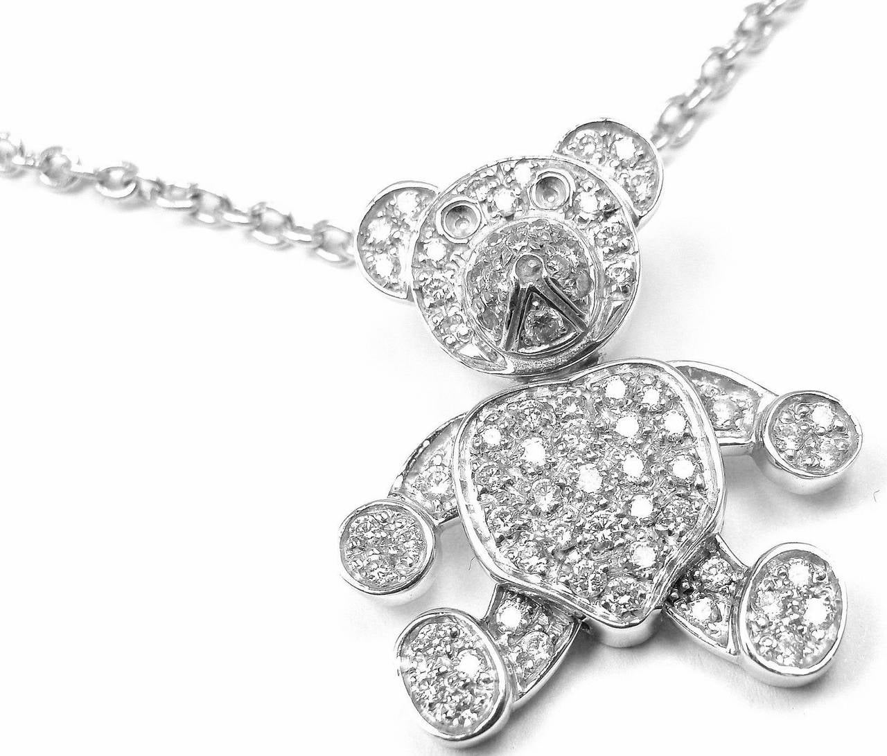 18k White Gold Diamond Teddy Bear Pendant Necklace by Pomellato.
With round brilliant cut diamonds VS1 clarity, G color 
total weight approximately 1ct

This necklace comes with Pomellato box and a certificate.

Details:
Necklace Length: