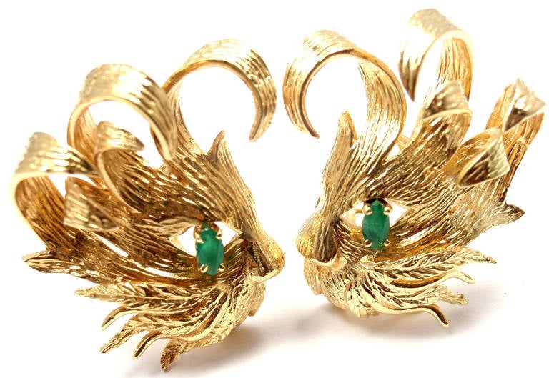 18k Yellow Gold Emerald Lion Head Earrings by Hermes.
With 2 Marque shape emeralds.

These earrings are for non pierced ears, but they could be converted for pierced ears.

Details:
Measurements: 1 1/4