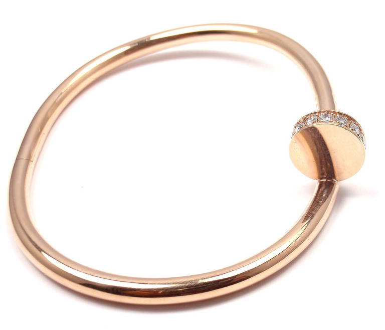 bracelet bague à clous en or rose 18k avec diamants Juste Un Clou Taille 17 par CARTIER. 
Ce magnifique bracelet est livré avec sa boîte Cartier et son certificat Cartier. 
Avec 25 diamants ronds de taille brillant de pureté VVS1 et de couleur E.