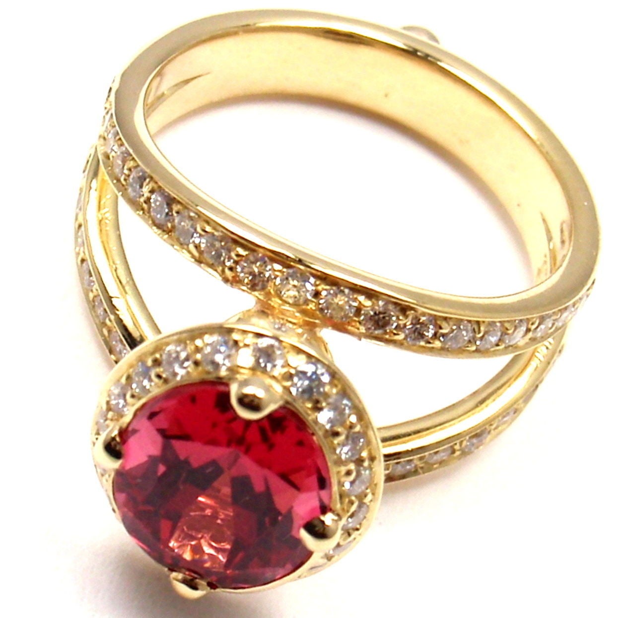 18k Yellow Gold 2.89ct Red Spinel & Diamond Ring by Temple St. Clair. 
Total Diamond Weight: .715ct. With one incredible Red Spinal Stone. 
Total Red Spinel Weight: 2.89ct.
This ring comes with AGL certificate and Temple St. Clair tag,