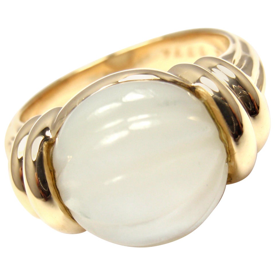 Boucheron Mother Of Pearl Yellow Gold Ring