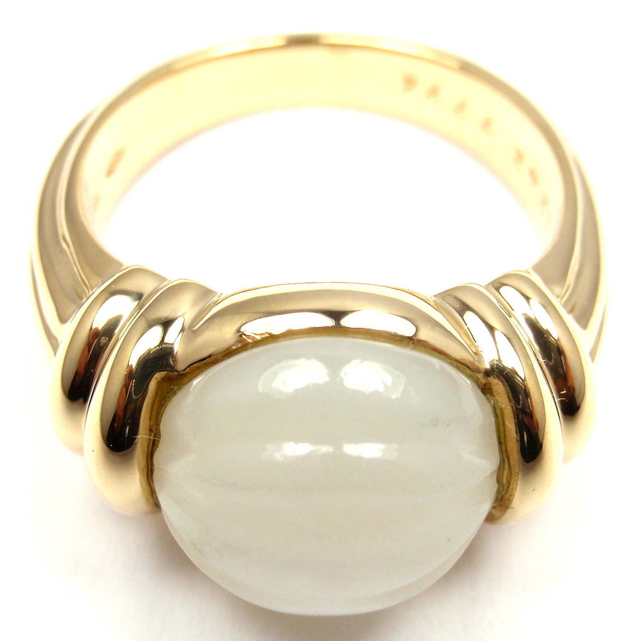 Boucheron Mother Of Pearl Yellow Gold Ring 3