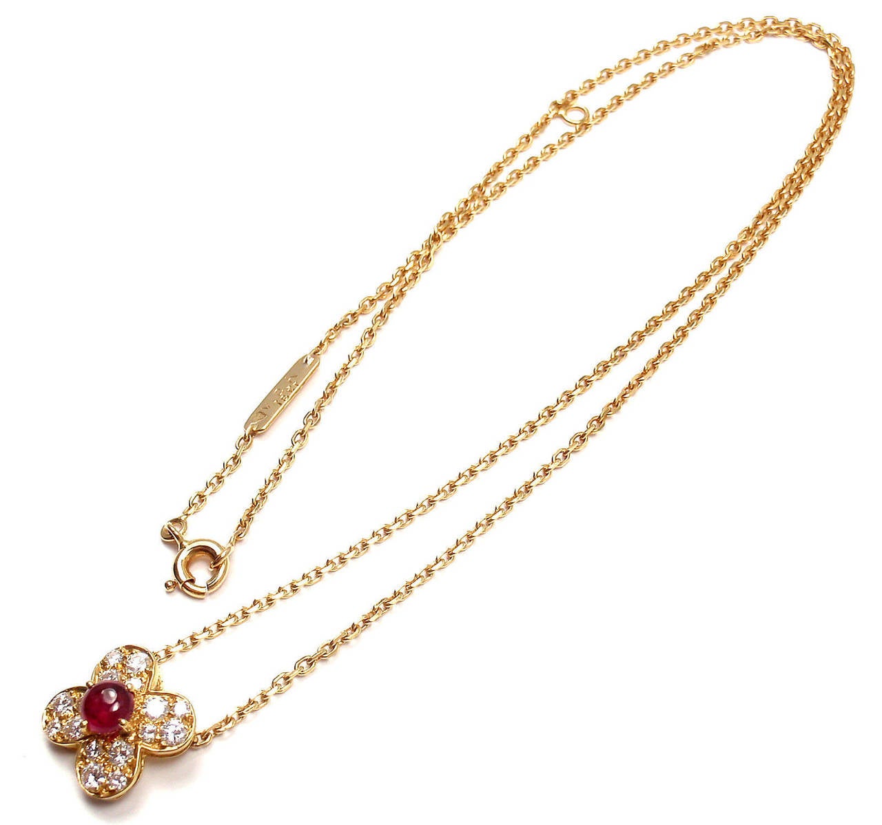 18k Yellow Gold Diamond Ruby  Trefle Clover Alhambra Pendant Necklace by Van Cleef & Arpels.

With 16 brilliant round cut diamonds VVS clarity, F color
Total weight .41ctw
1 ruby .40ct

Details:
Length: 16'' necklace
Alhambra: 11mm x