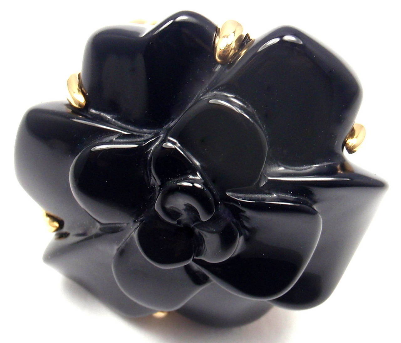 Chanel Camellia Black Onyx Yellow Gold Large Flower Ring In New Condition In Holland, PA