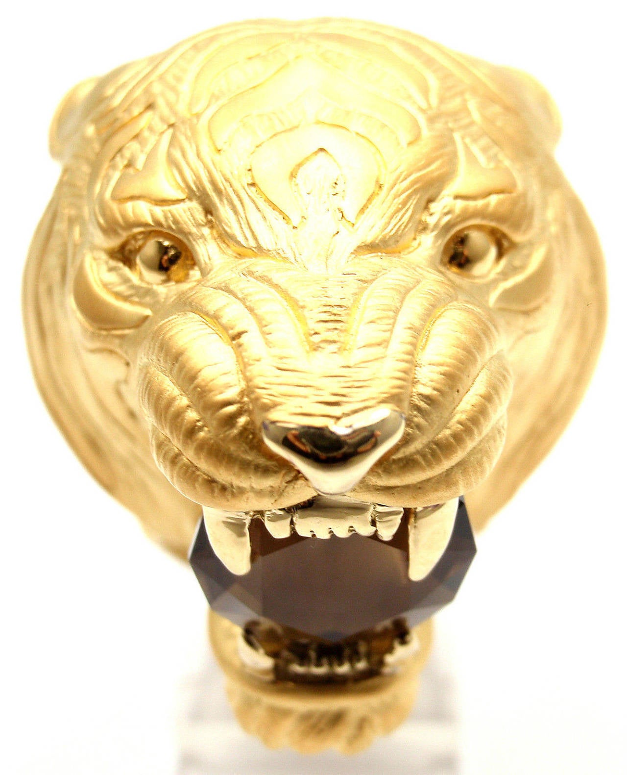 18k Gelbgold Rauchquarz Großer Tiger Ring von Carrera Y Carrera aus der Bestiario Kollektion. 
Mit 1 runden Rauchquarz Gesamtgewicht ca. 2::96ct

Dieser Ring kommt mit Box Zertifikat und Tag. 

Einzelheiten: 
Ringgröße: 6.5
Gewicht:  44.8