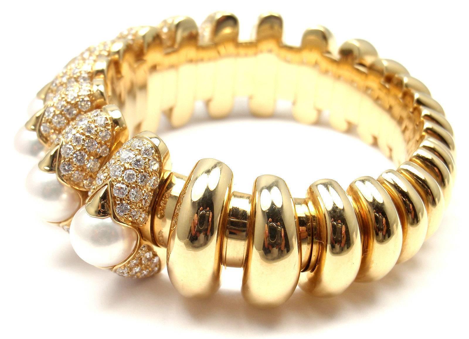 18k Yellow Gold Diamond Pearl Celtaura Bangle Bracelet by Bulgari. 
With 486 round brilliant cut diamonds VVS1 clarity, E color total weight approx. 10ct. 9 cultured pearls 8mm each.
This bracelet comes with original Bulgari box.

Details: