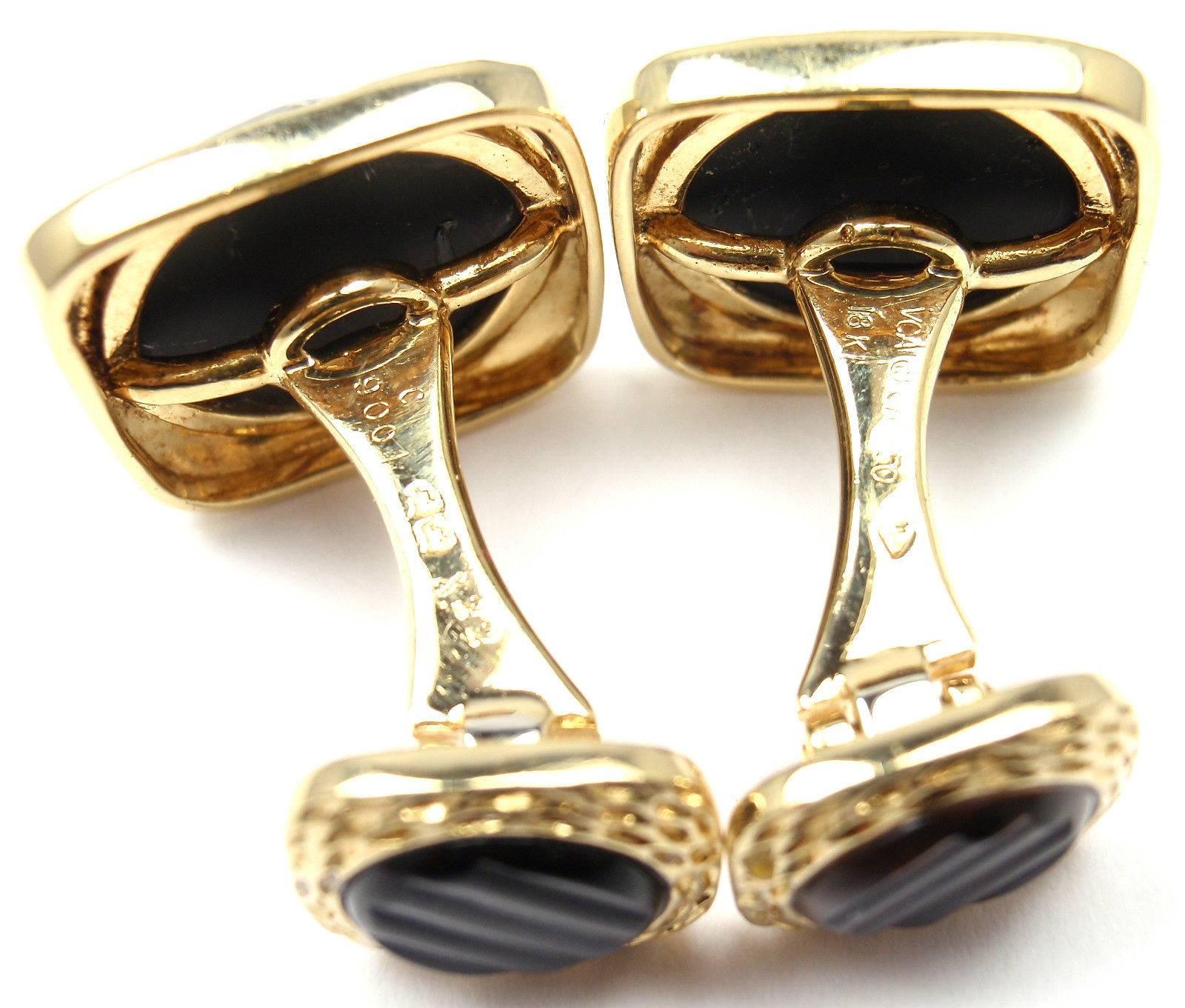 Van Cleef & Arpels Agate Gold Cufflinks For Sale 5