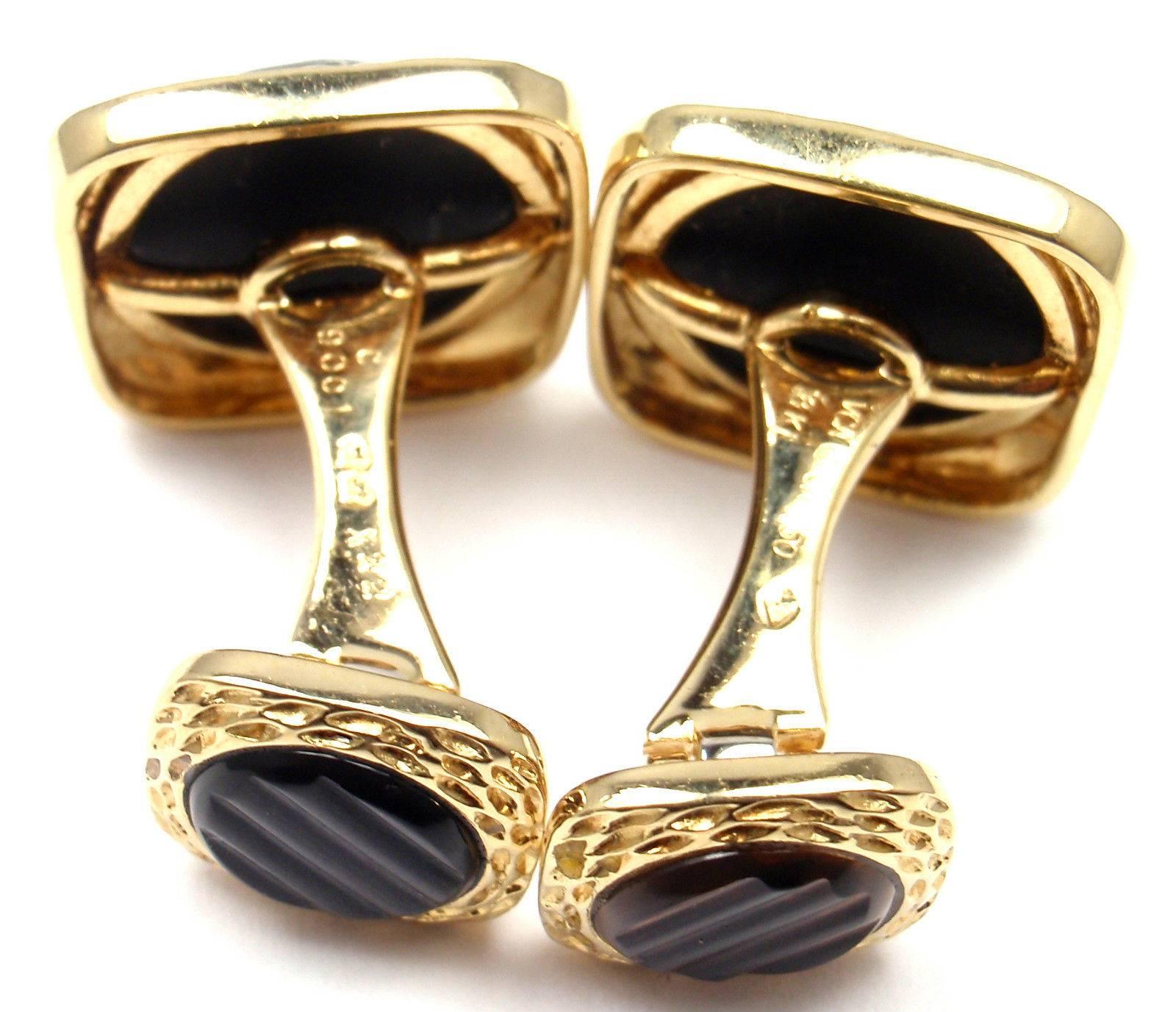 Van Cleef & Arpels Agate Gold Cufflinks For Sale 3
