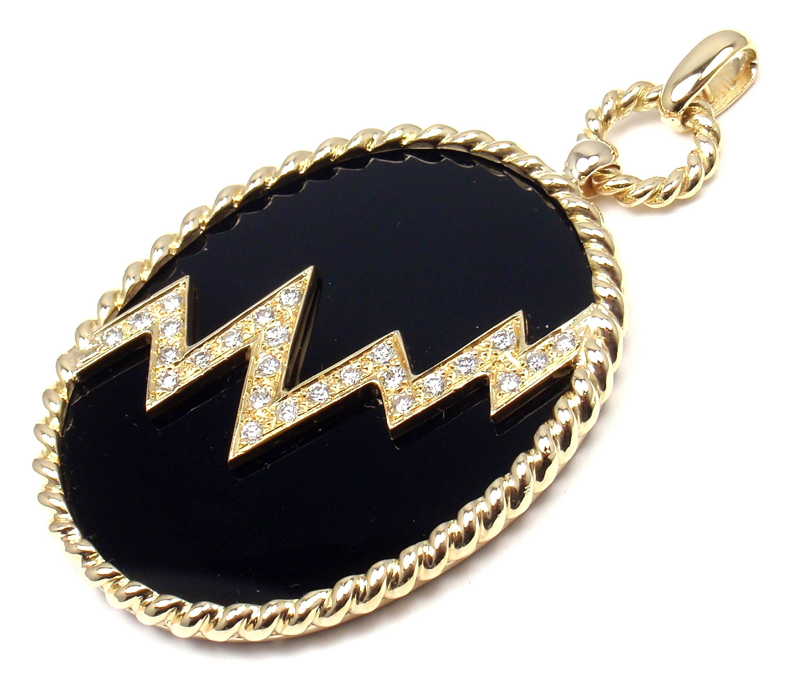 Van Cleef & Arpels Black Onyx Diamond Gold Pendant In New Condition In Holland, PA