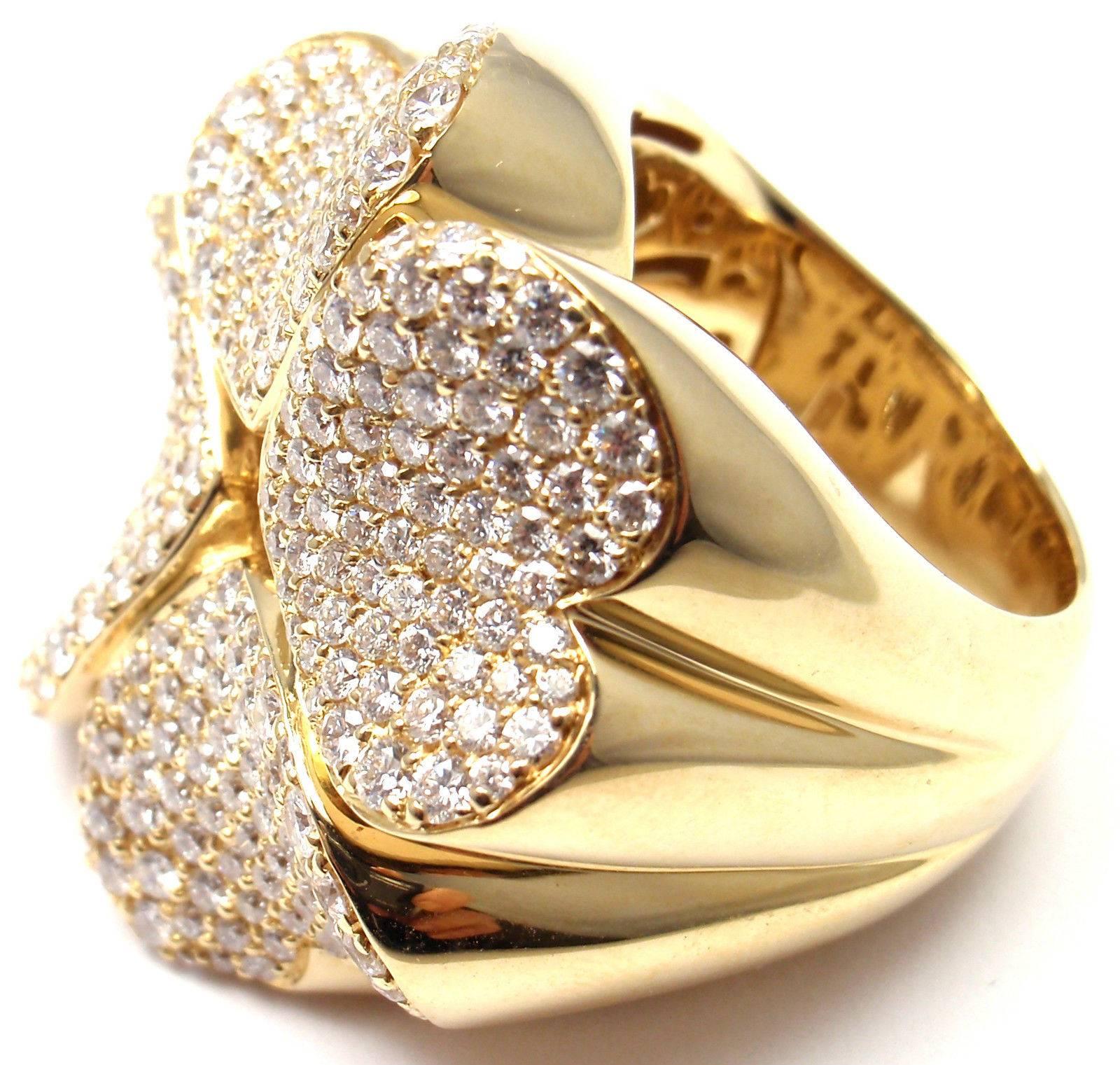 18k Gelbgold 4LOVE FOUR-LEAF-CLOVER Diamantring von Pasquale Bruni. 
Mit runden Diamanten im Brillantschliff:: Reinheit VS1:: Farbe G:: Gesamtgewicht ca. 
3::69ct. 

Dieser Ring wird mit Box:: Zertifikat und Anhänger geliefert. 

Einzelheiten: