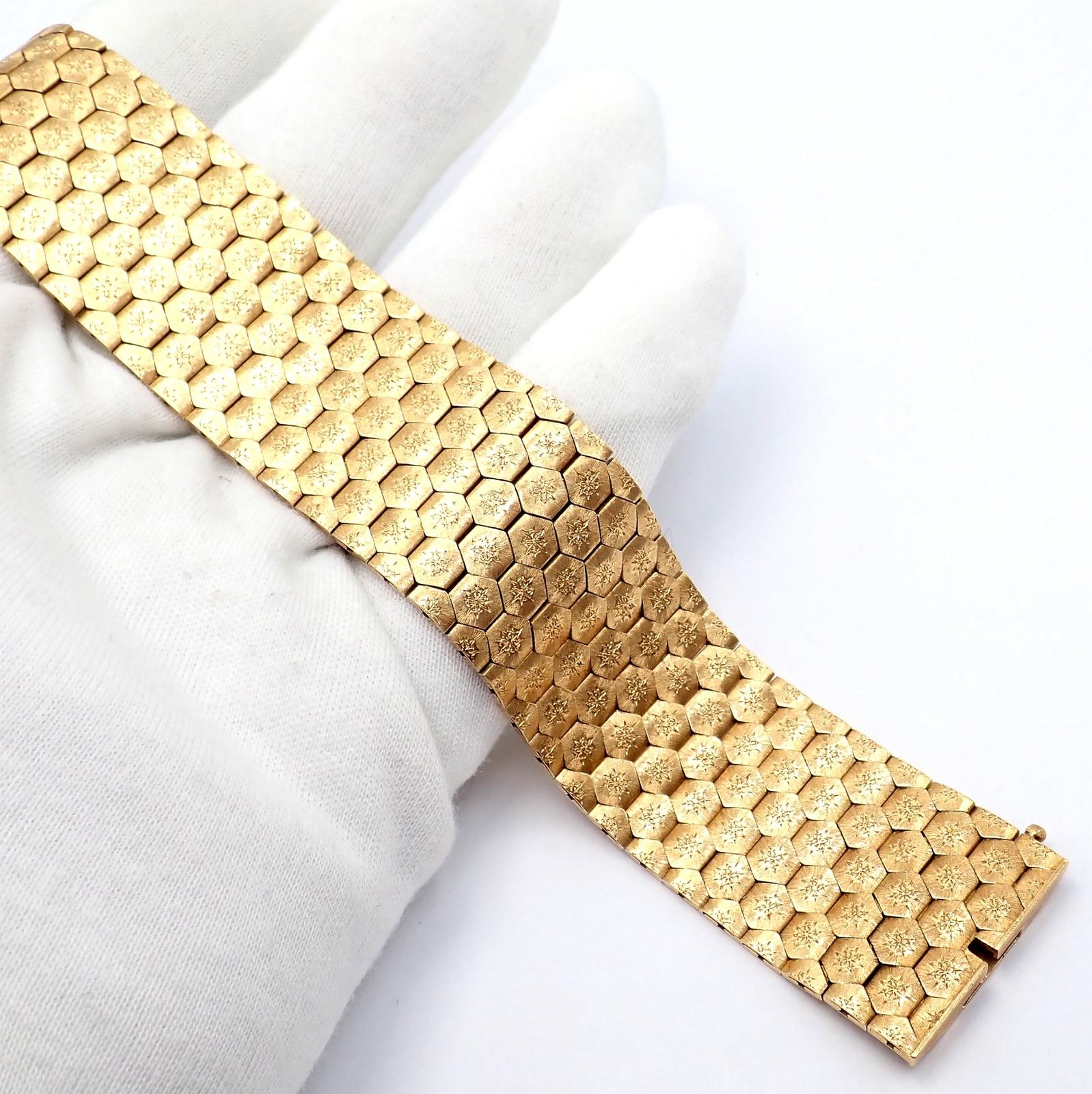 Vintage Mario Buccellati Hexágono de nido de abeja Pulsera ancha de oro amarillo en venta 1