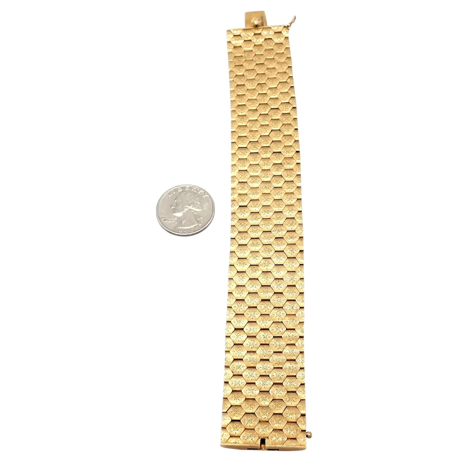 Vintage Mario Buccellati Hexágono de nido de abeja Pulsera ancha de oro amarillo en venta 4