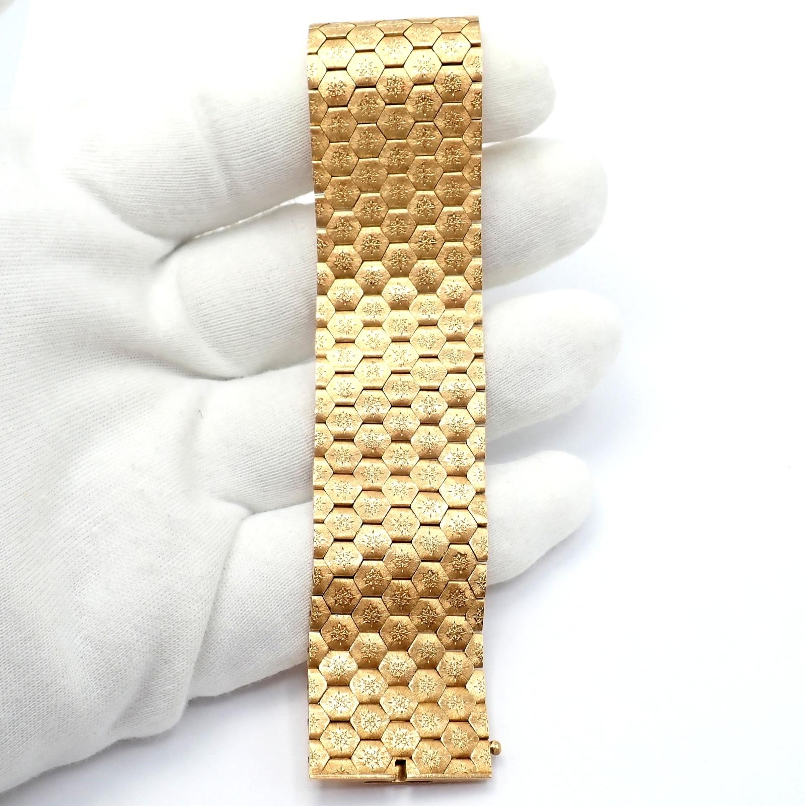 Vintage Mario Buccellati Hexágono de nido de abeja Pulsera ancha de oro amarillo en venta 11