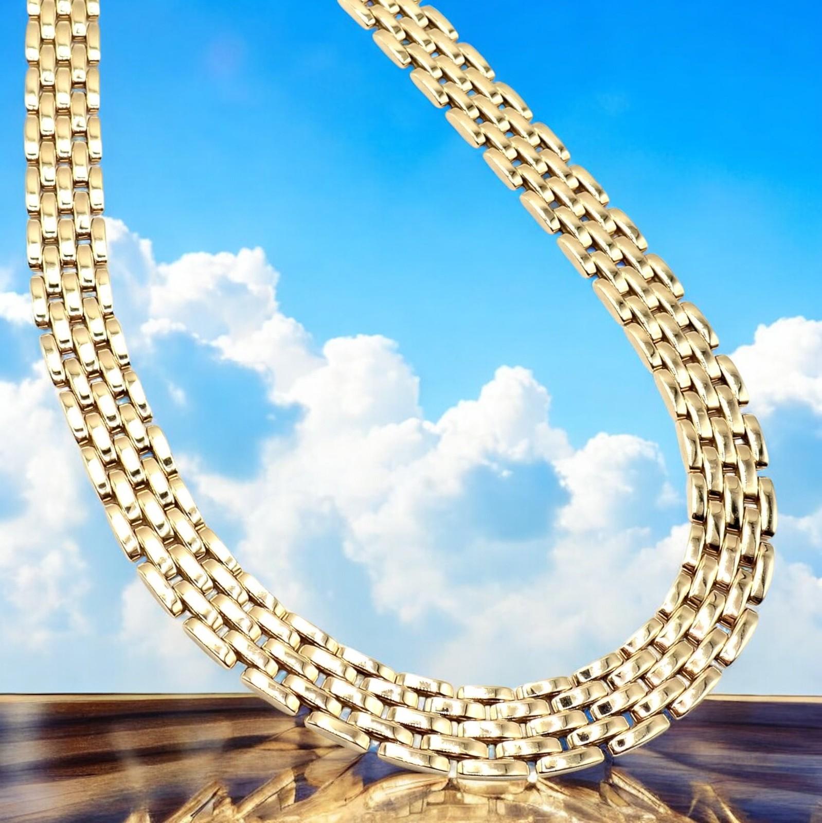 Collana Panthere Maillion in oro giallo 18k a cinque file di Cartier.
Questa collana Cartier Maillon Panthère è caratterizzata da cinque lussuose file di maglie in oro giallo 18 carati, ognuna realizzata per garantire fluidità e audace eleganza.