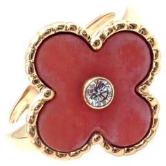 Van Cleef & Arpels Alhambra-Ring aus Gelbgold mit Koralle und Diamanten