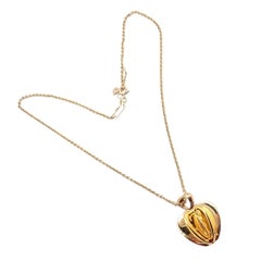Cartier Halskette aus Gelbgold mit „Double C“-Anhänger in 3D-Apfelform