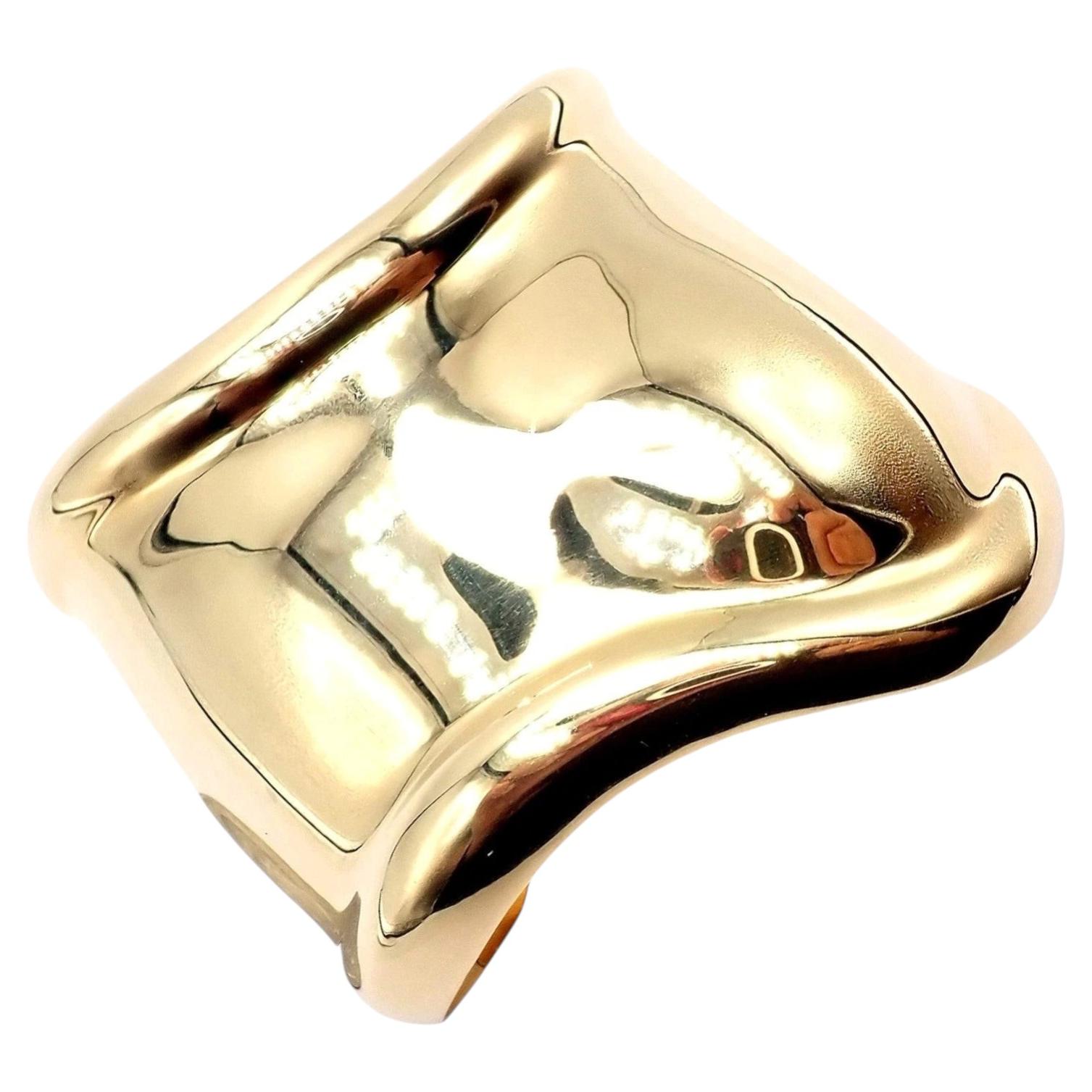Pulsera tipo brazalete mediana «Bone» de Tiffany & Co. Peretti, en oro amarillo